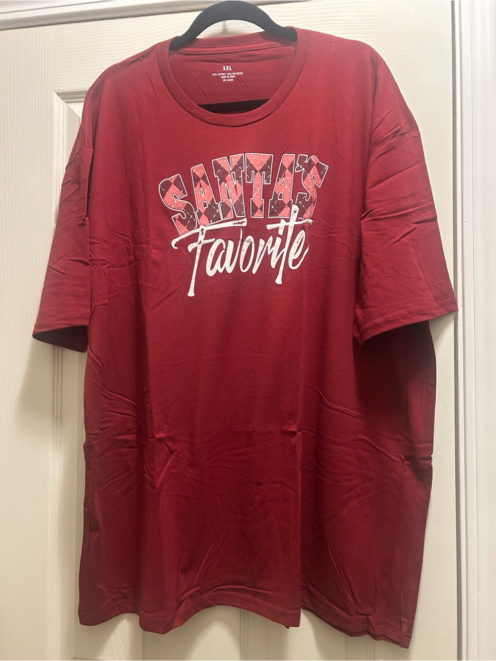 Unisex Santa's Favorite Burgundy Graphic T-Shirt. Size 3XL